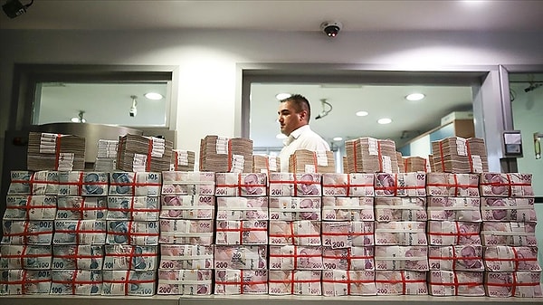 Türk kültüründe ise para yönetiminde güvenlik ve aile kavramları konuyu domine ediyor.