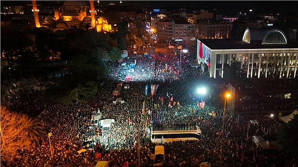 Türkiye günlerdir olağanüstü olaylarla karşı karşıya kalıyor.