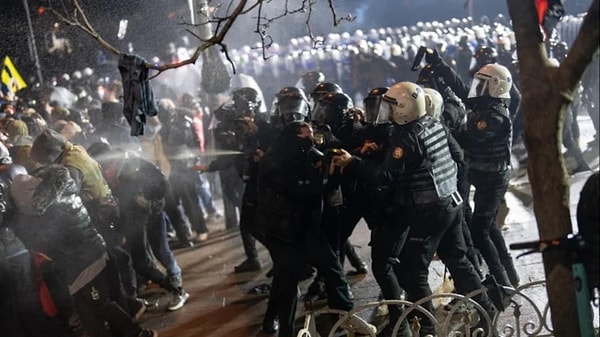 Eylemlerde çok sayıda kişi gözaltına alınırken, bu kişilerden 206'sının tutuklama talebiyle Nöbetçi Sulh Ceza Hakimliği'ne sevk edildiği öğrenildi.