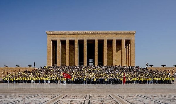 Protestoların amacını "Siyasete destek değil gençliğin sesini duyurmak için..." diyerek açıklayan grup açıklamanın devamında şunları söyledi: