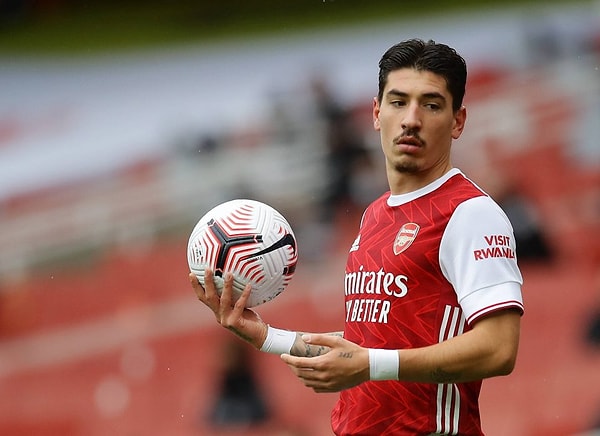 "Futbolcular artık insanlıktan çıktılar." diyen Bellerin, futbolcuların topluma yabancılaştığını söyledi.