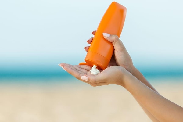 1. SPF’siz asla! Doğru faktörü seçmek hayat kurtarır! Görseli