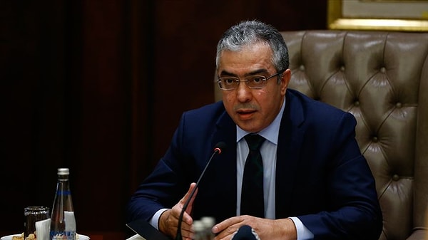 Cumhurbaşkanı Başdanışmanı Mehmet Uçum, gösterilere kostümle katılım sağlanmasını “profesyonel iş” olarak yorumladı.