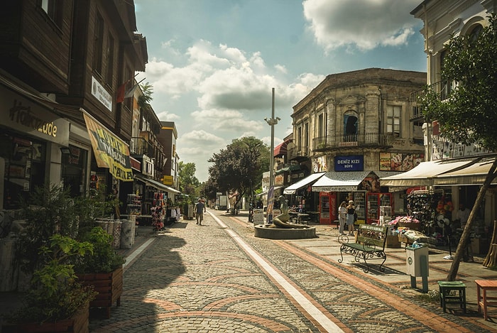 Where to Shop in Istanbul: Grand Bazaar, Luxury Malls & Local Markets You Can’t Miss