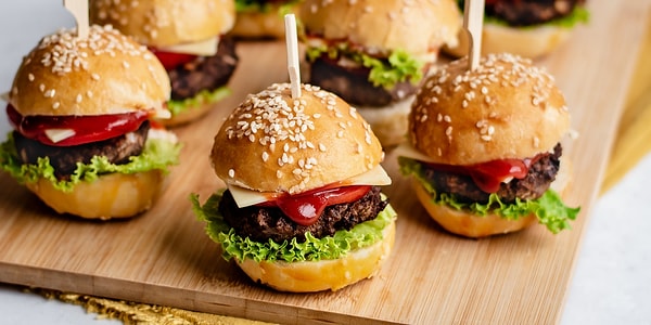 Bir daha dışarıdan söylemek istemeyeceksiniz: Mini Burger ve Mevsim Sebzeleri