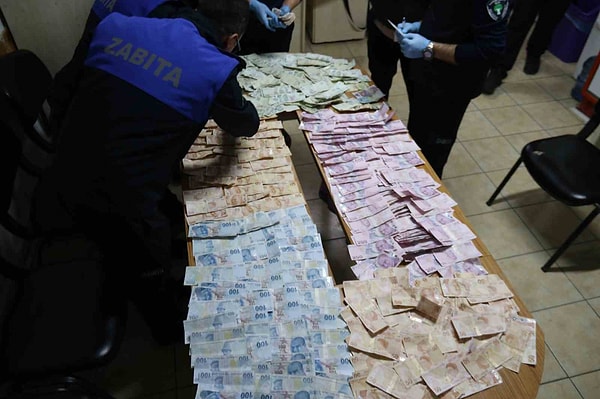 Sonradan yakalanan iki kişinin yaşlı adamı dilendirdiğinden şüpheleniliyor. Şahsın üst aramasında, dilencilikten elde ettiği bir miktar para ele geçirilip muhafaza altına alındı.