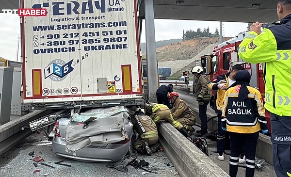 Kurnaköy Gişeleri Ankara istikametinde yaşanan kazada jandarma ekipleri güvenlik önlemlerini artırdı.