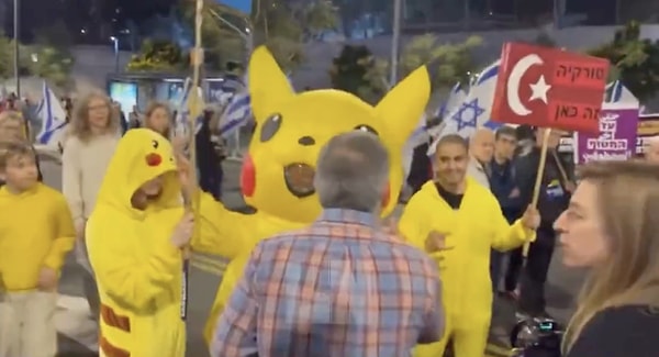 Antalya'daki eylemlerde koşuşuyla dikkat çeken Pikachu, tüm dünyada viral olmuştu.