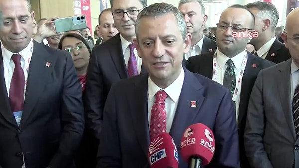 Kurultay, İBB Başkanı Ekrem İmamoğlu’nun gözaltına alınmasının ardından CHP’ye kayyum atanması ihtimaline karşı 6 Nisan Pazar günü olağanüstü toplanma kararıyla gerçekleştirilmişti.