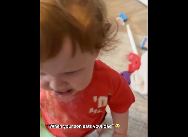 İngiltere'de bir yaşındaki bir bebek, dedesinin külleriyle dolu olan kabı açarak, külleri yedi.