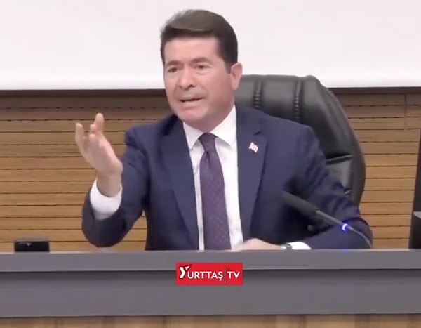 Hoş’un Belediye Başkanı Ahmet Kaya’ya yönelik “Edepsizlik yapmayın başkanım” sözleri tartışmayı alevlendirdi.