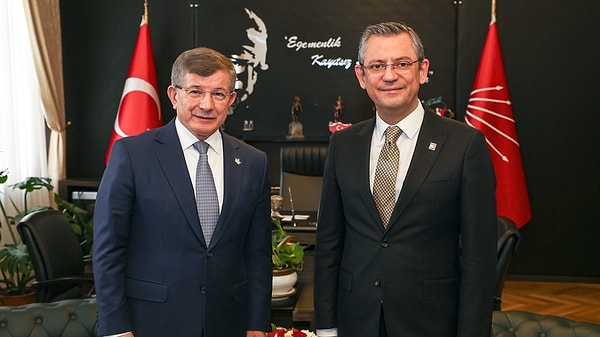 CHP Genel Başkanı Özgür Özel ve Gelecek Partisi Genel Başkanı Ahmet Davutoğlu, CHP Genel Merkezi'nde bir araya geldi.