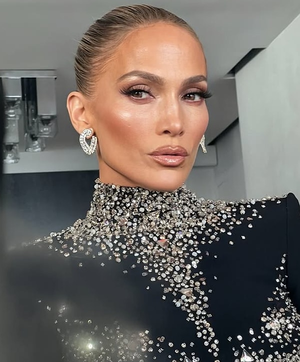 Müzik dünyasının en güçlü isimlerinden birisi olan Jennifer Lopez, özel hayatından şarkılarına kadar merakla takip edilen bir isim. Görseli