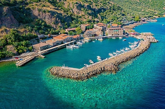 Assos Travel Guide: Discover Canakkale's Magical History!