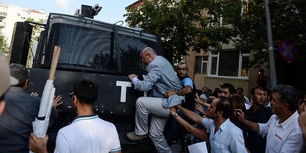 Bazen bir TOMA'nın üstünde...