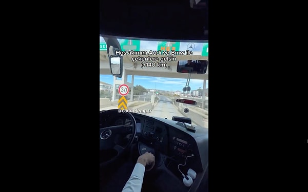 Sosyal medya platformları, birçok kişi için artık tam zamanlı bir meslek haline geldi.