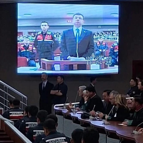 Bursalı'nın aktardığına göre, İmamoğlu, iddianameyi yazan başsavcı vekiline “Beni terörle ilişkilendirenin alnını karışlarım” dedi.