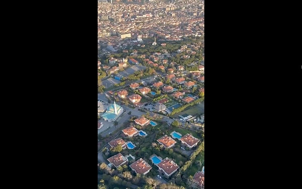 İstanbul, Türkiye'nin kalbi ve ruhu olarak kabul edilirken, aynı zamanda çarpık kentleşmenin de en belirgin örneklerinden birini sergiliyor.