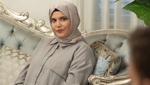 Gazeteci Birsen Altuntaş, Melis Civelek'le yaptığı röportajın ardından senaristin açıklamasını yayınladı.
