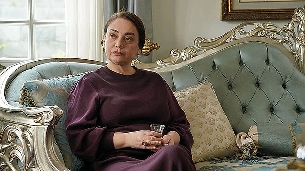 Kızılcık Şerbeti'nde 'Pembe Ünal' karakterine hayat veren Sibel Taşçıoğlu dizinin 96. bölümünde ekranlara veda etti. Görseli