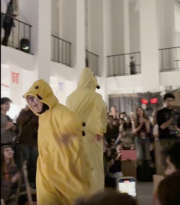 Antalya'dan dünyaya yayılan Pikachu kostümleri ise dikkat çekti.