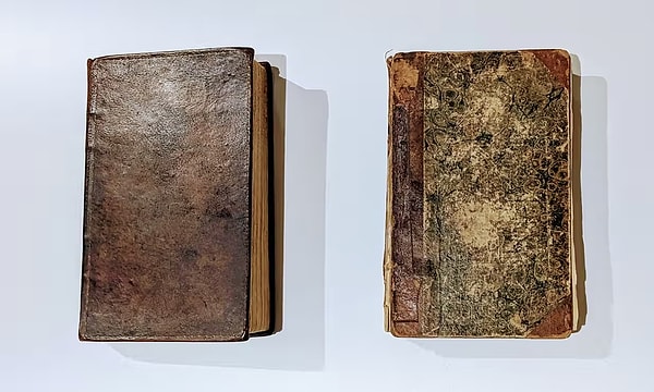 İnsan derisiyle kaplanmış bir kitap.