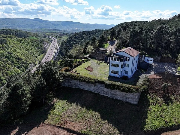 Evin sakinlerinden Yağmur Şirin, "Bu ev bana çok fazla huzur getirdi ama artık evi yeni bir aileye teslim etme vaktinin geldiğini biliyorum" dedi. Görseli
