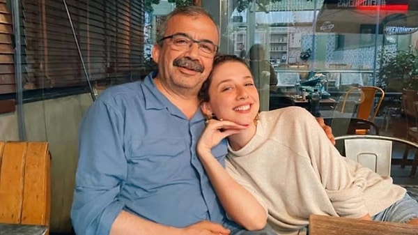 Sosyal medya hesabından paylaşım yapan Önder'in kızı Ceren Önder Kandemir, babası için dua istedi. Ceren Önder Kandemir paylaşımında, şunları söyledi: Görseli