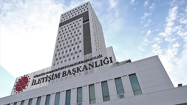Çok geçmeden Cumhurbaşkanlığı İletişim Başkanlığı Dezenformasyonla Mücadele Merkezi (DMM), bazı basın yayın organlarında yer alan, "CHP'nin 38. Kurultayı iptal ediliyor, CHP'ye kayyum atanıyor" iddiasını yalanladı.