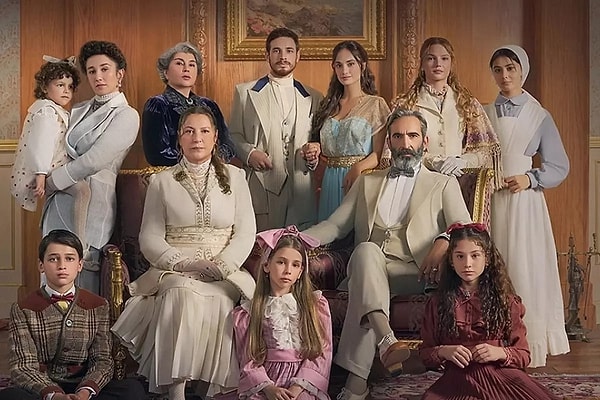 NOW TV ekranlarında yayınlanan Şakirpaşa Ailesi: Mucizeler ve Skandallar dizisinin prodüksiyon ekibinde görevli Serkan Sükyen, bir önceki gün yaşanan talihsiz bir olay sonrası hayatını kaybetti. Görseli