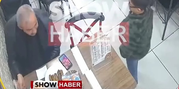 TBMM Başkanvekili ve DEM Parti İstanbul Milletvekili Sırrı Süreyya Önder, geçirdiği kalp rahatsızlığı nedeniyle yatırıldığı hastanede tedavi görmeye devam ediyor.