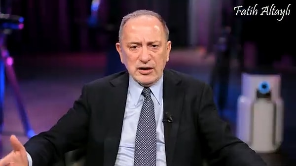 Fatih Altaylı, oyuncu Aybüke Pusat'ın Teşkilat dizisinden sonra Chaplin isimli oyundan da çıkarılmasına tepki gösterdi.