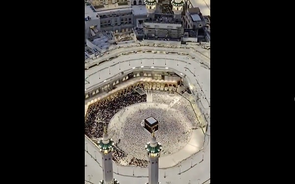 Kabe'nin etrafında yükselen lüks oteller ve zengin ziyaretçiler için sunulan yüksek standartlı hizmetler, son zamanlarda gündemden düşmüyor.
