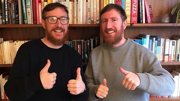 Bugün 25 farklı dili konuşabilen Matthew ve Michael, Umeri’yi konuşmaya hala devam ediyor.