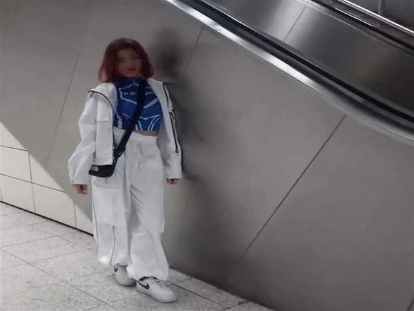 Kabus gibi olay, Pamukkale Üniversitesi İnsan ve Toplum Bilimleri Fakültesi Fransız Dili ve Edebiyatı Bölümü 1’inci sınıf öğrencisi Gizem Y’nin, 2024 Ocak ayında, Gemlik ilçesindeki evine gelen mahkeme celbiyle ortaya çıktı.