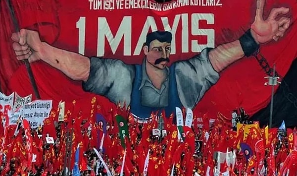 DİSK, KESK, TMMOB ve TTB, bu yıl Kadıköy'de kutlanması yönünde karar alınan 1 Mayıs programına ilişkin Beşiktaş İskele Meydanı'nda ortak açıklamada bulundu.