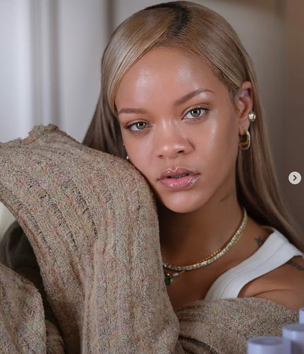 Her daim "ben buradayım" demeyi seven imajıyla Rihanna, dünya çapında bir star olarak tanınıyor. Görseli