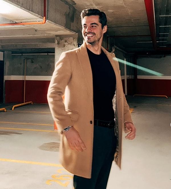Ünlü oyuncu Berk Atan, bu akşam saatlerinde Eskişehir Sivrihisar'da geçirdiği trafik kazasıyla gündeme geldi. Görseli