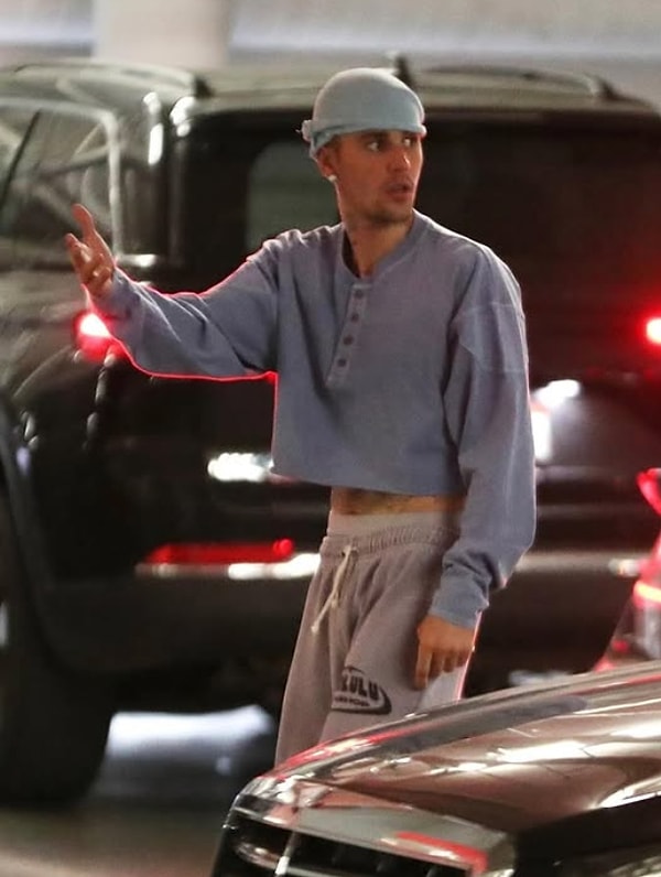Son zamanlarda yasaklı madde kullanımı ile adından bahsettiren Justin Bieber, sokaklardaki görüntüsü ve kameramanlara karşı tavırlarıyla gündeme geliyor. Görseli