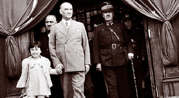 2. 23 Nisan hangi tarihsel olayla ilişkilendirilir?