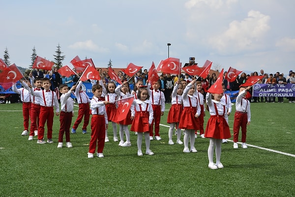 9. 23 Nisan’da Türkiye’ye hangi ülkelerden çocuklar gelir?