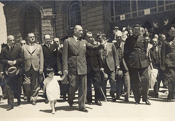 8. 23 Nisan'ın ulusal egemenlik ve çocuklara yönelik önemi nedir?