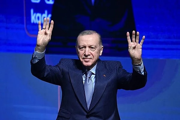 "Anadolu'daki nüfus azalıyor. Bu bir beka sorunu. Bu ülkemiz için savaştan daha büyük tehdittir" diyen Cumhurbaşkanı Erdoğan, nüfus artış hızının azalmasına ilişkin şunları söyledi: