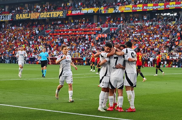 Perdeyi Beşiktaş açtı. Görseli