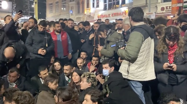 İBB Başkanı Ekrem İmamoğlu'nun gözaltına alınmasının üzerinden tam 1 ay geçti. Ülkenin dört bir yanında insanlar İmamoğlu için bir araya geldi.