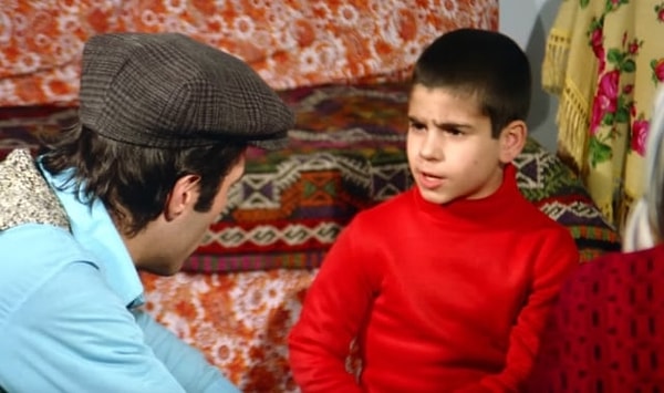 Kapıcılar Kralı'nda Kemal Sunal'ın hayat verdiği 'Kapıcı Seyit'in oğlu 'İbrahim'i canlandıran kişi de dönemin çocuk oyuncularından Soner Yağız olmuştu.