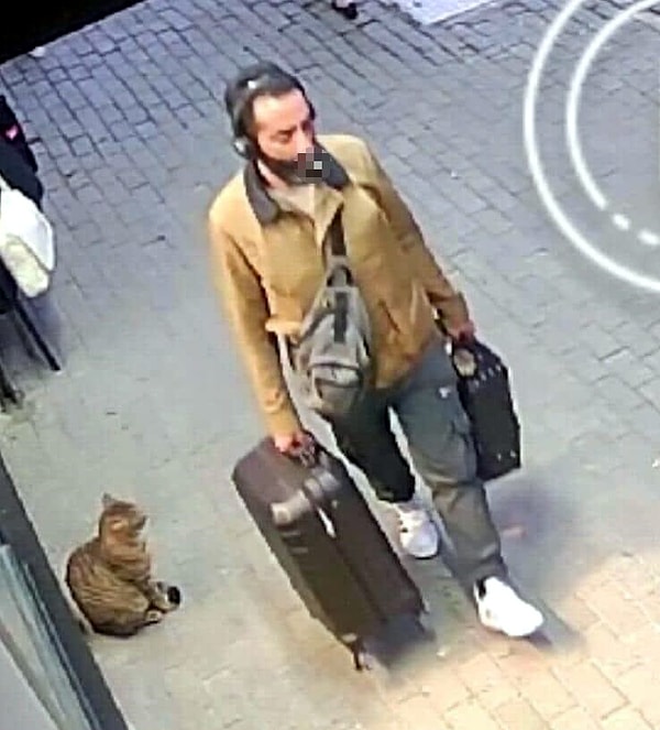 İstanbul’da Avcılar’da yaşanan hırsızlık olayları güvenlik kameraları tarafından kaydedildi. Görseli