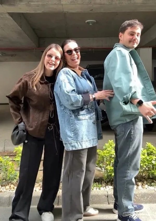 Paylaşımda hem üçlü arasındaki sıcak aile ilişkisi hem de uyumları dikkat çekti.