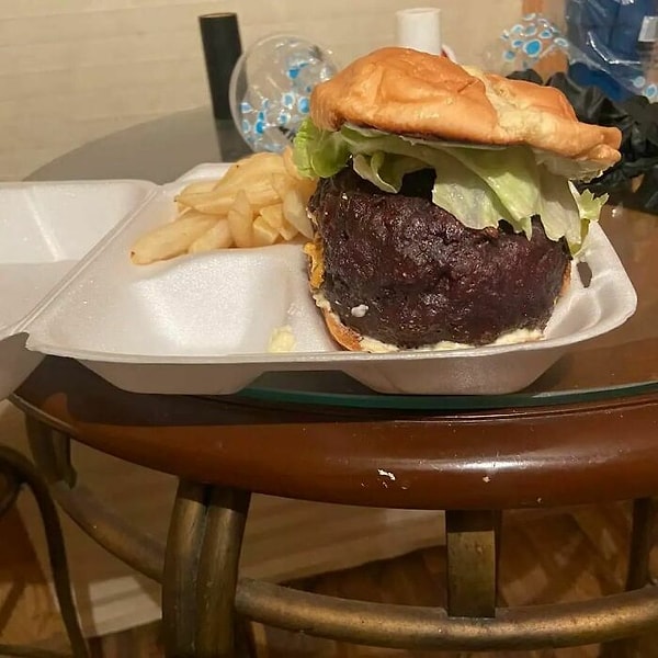 15. "Mahallemdeki hamburgercinin eseri"