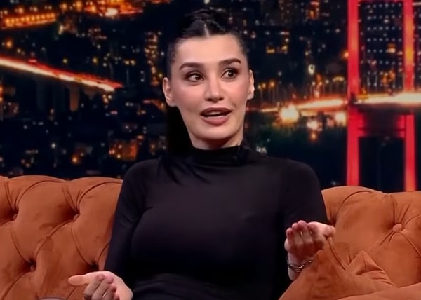 Burcu Kıratlı, " Ferit Ömeroğlu İle Olduğu Gibi" programına konuk oldu. Programda eski eşine göndermeli söylediği sözler, dikkat çekti.